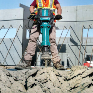 Makita_HM1812_Action_Shot_6