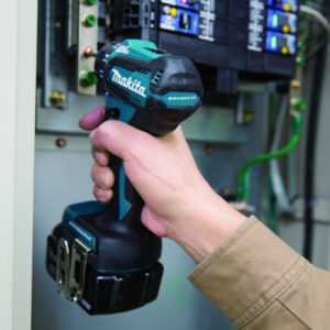 may-khoan-bat-vit-makita-ddf083z-18v-ko-pin-sac-3