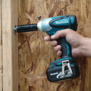 may-siet-bu-long-makita-dtw251z-18v-ko-pin-sac-3